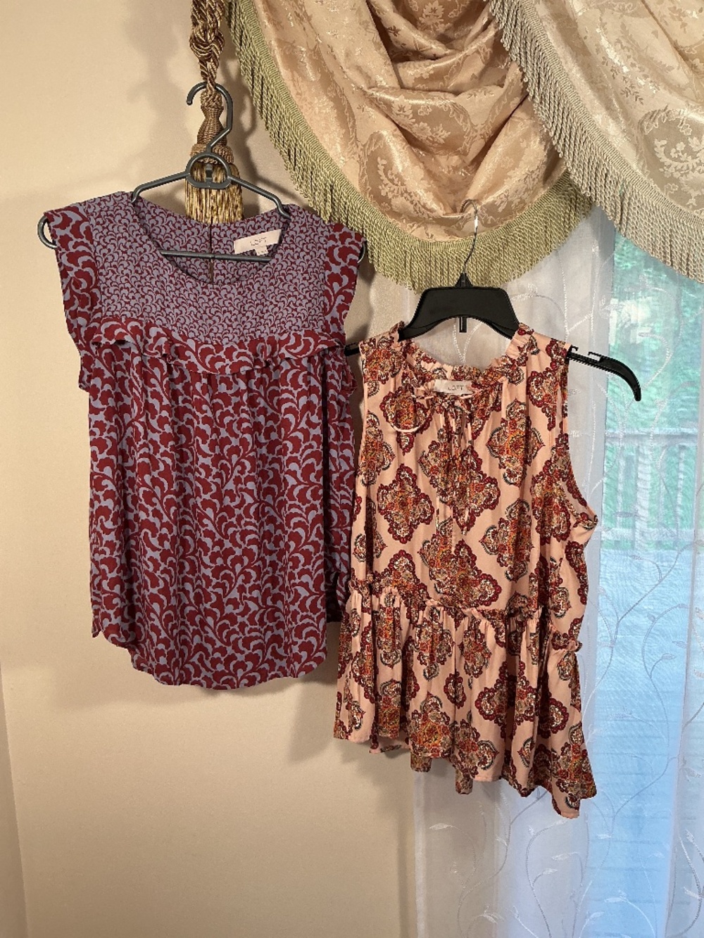 Bundle of 2 Ann Taylor Loft Women’s Tops Size Small 100% poly
